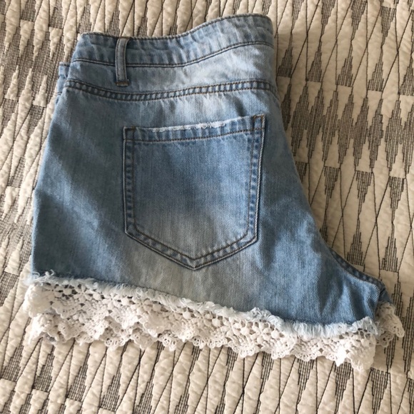 NWOT Cutoff & Lace Hem Denim Shorts - Picture 1 of 8